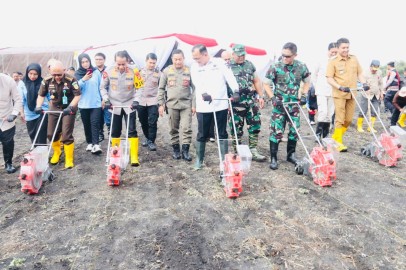 Kapolda Sumsel Bersama Pangdam II Sriwijaya Tanam Jagung di Program 1 Juta Hektar, Ini Lokasinya