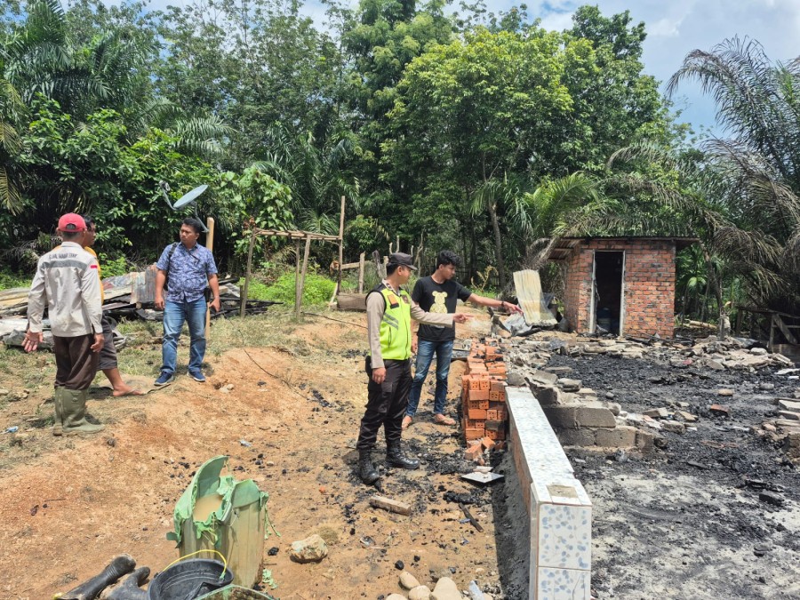 Satu Unit Rumah Semi Permanen di Pali Dibakar