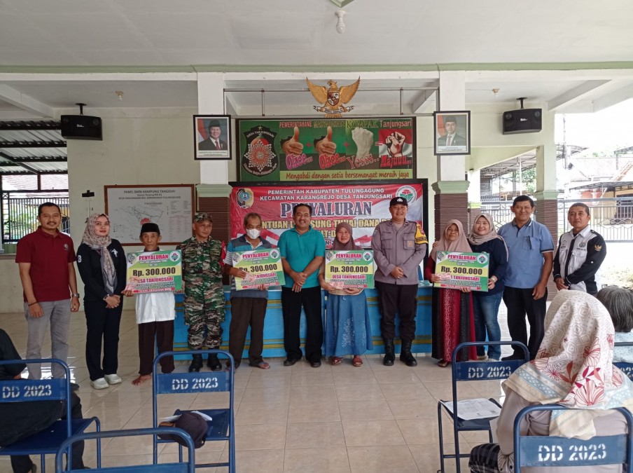 Awal Tahun 2025, Pemdes Tanjungsari Salurkan BLT- DD Pada 15 KPM Tiga Bulan Sekaligus