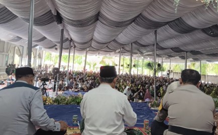 Baru Menjabat, Kapolsek Muara Lakitan Langsung Kawal Pengamanan Pengajian Akbar Peringatan Harlah NU Ke-102 dan Isra’ Mi’raj Nabi Muhammad SAW