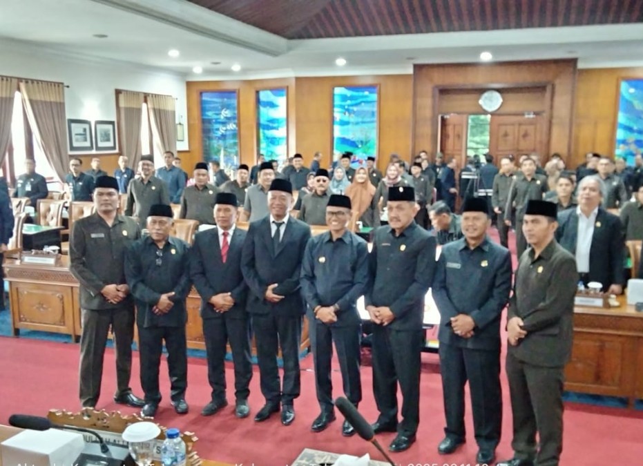 Gelar Paripurna, DPRD Tulungagung Umumkan Penetapan Bupati dan Wabub Terpilih Pilkada 2024