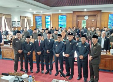 Gelar Paripurna, DPRD Tulungagung Umumkan Penetapan Bupati dan Wabub Terpilih Pilkada 2024