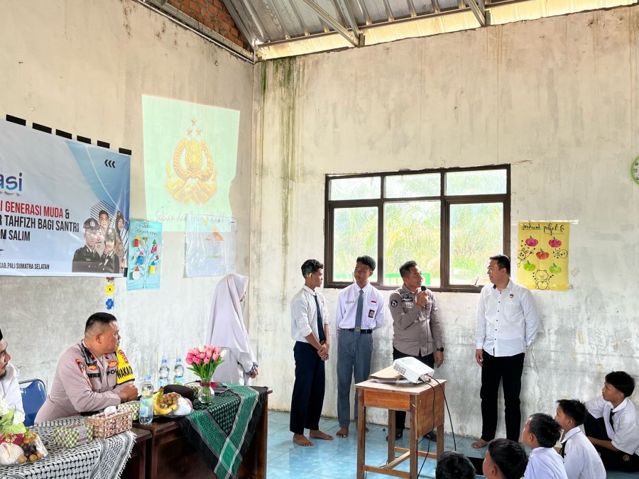 Sosialisasi Bahaya Narkoba dan Penerimaan Polri di Pondok Pesantren Qolbun Salim oleh Polres PALI