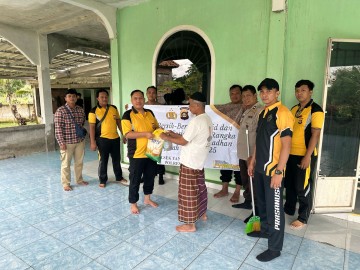Polsek Tanah Abang Gelar Aksi Bersih-Bersih Masjid dan Bakti Sosial, Wujud Kepedulian Polri Sambut Ramadhan 1446 H