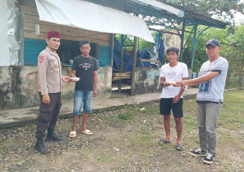 Polsek Talang Ubi Berbagi Takjil, Wujud Kepedulian Polri di Bulan Suci Ramadan