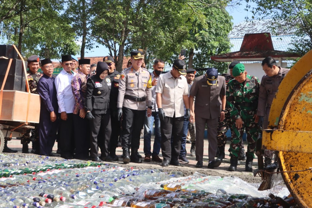 Polres Tulungagung Musnahkan 3.512 Miras dan 407 Knalpot Brong Usai Gelar Apel Pasukan Operasi Ketupat Semeru 2025