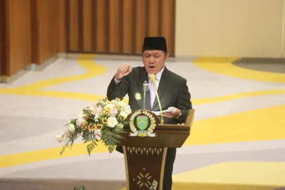 Dalam agenda Pidato Sambutan pertama pada Paripurna DPRD Sumsel itu, HD tampak didampingi Wakil Gubernur Sumsel H. Cik Ujang
