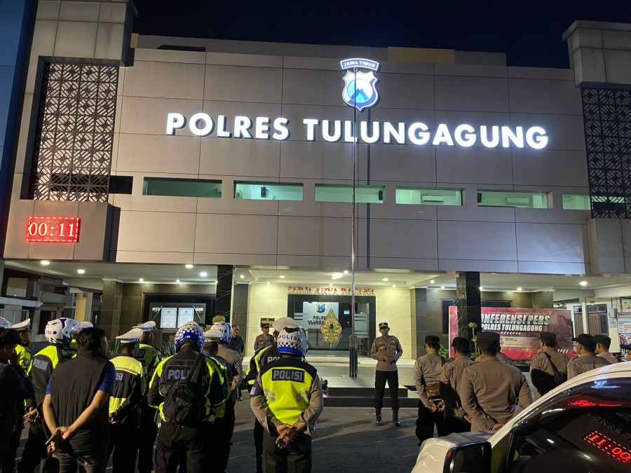 Kapolres Tulungagung Pimpin Patroli Skala Besar, Sahur Bersama dan Safari Subuh di Kalidawir