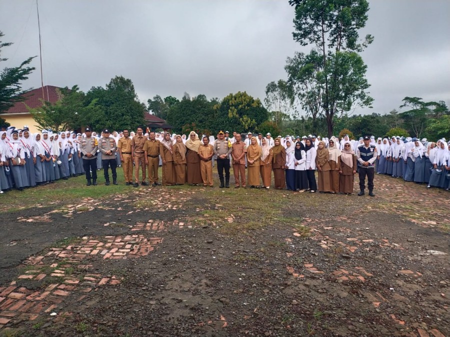 Kapolsek Talang Ubi Jadi Pembina Upacara di SMKN 1 Talang Ubi, Sampaikan Pesan Kamtibmas kepada Pelajar