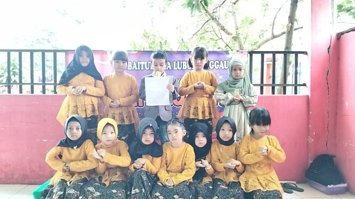 Hari Kartini Tahun 2025, Murid Putri TK Baitul A’la Lubuklinggau Berseragam Kebayak dan Adat Tradisional