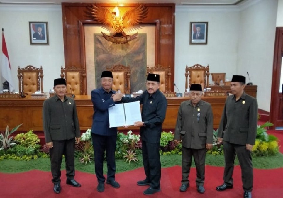 Gelar Paripurna, DPRD Tulungagung Sampaikan Rekomendasi LKPJ Bupati 2024
