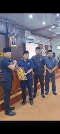 Mas Ipin Serahkan Nota Penjelasan Usulan Ranperda Pembentukan dan Susunan Perangkat Daerah kepada DPRD
