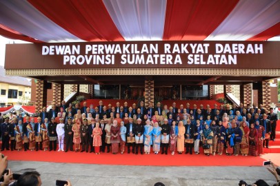Paripurna Istimewa DPRD Sumsel HUT ke-79 Provinsi Sumsel, Gubernur Paparkan Capaian Kinerja dan 12 Program Strategis Menuju Sumsel Maju Terus Untuk Semua