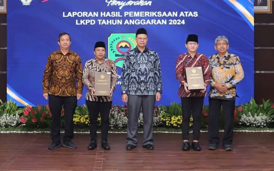 Bupati dan Ketua DPRD Trenggalek Terima Hasil Pemeriksaan Laporan Keuangan Pemerintah Daerah, Pertahankan Opini WTP