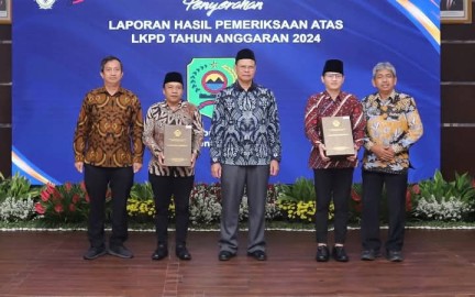 Bupati dan Ketua DPRD Trenggalek Terima Hasil Pemeriksaan Laporan Keuangan Pemerintah Daerah, Pertahankan Opini WTP