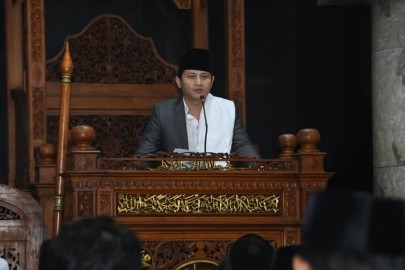 Mas Ipin Shalat Idul Adha di Masjid Agung Baiturrahman Trenggalek
