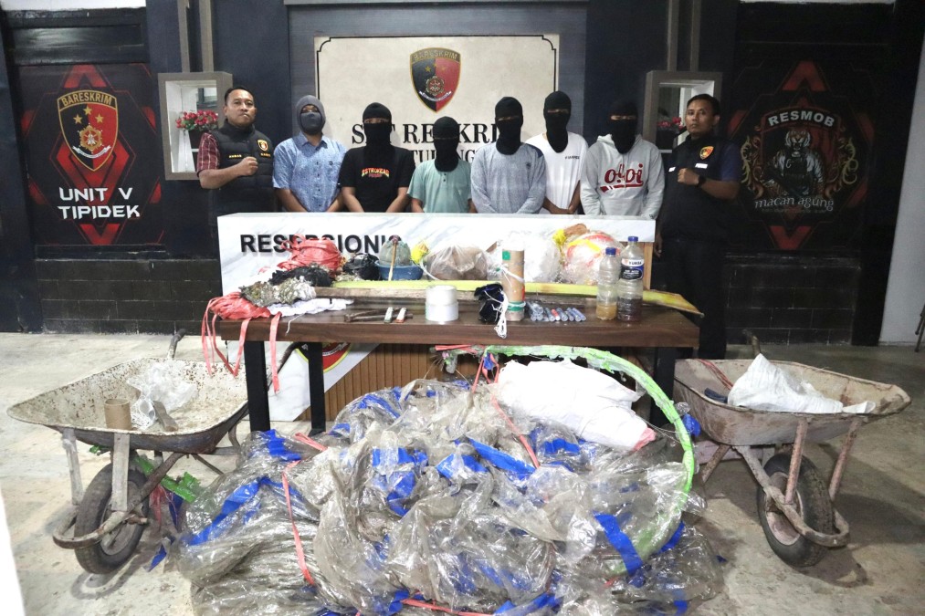 Polres Tulungagung Tangkap Sekelompok Remaja yang Menerbangkan Balon Udara Liar