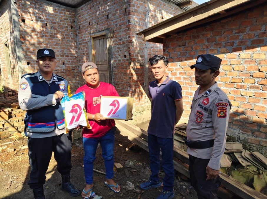 Wujud Kepedulian Polri kepada Masyarakat Kurang Mampu, Salurkan 50 Paket Sembako