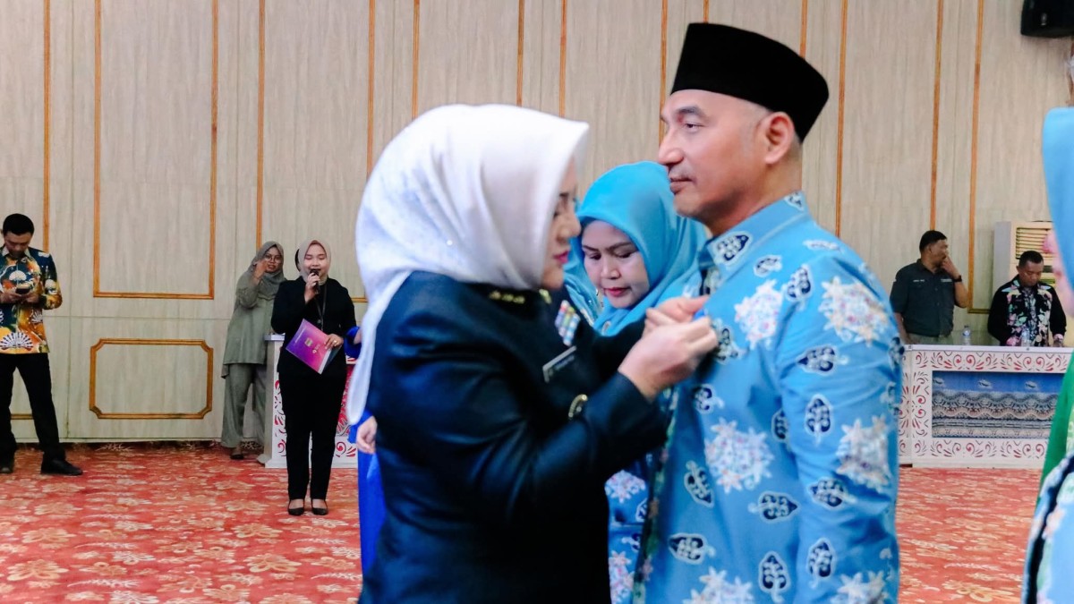 Bupati Musi Rawas, Hj Ratna Machmud melantik Pengurus TP PKK, Forum Perempuan Musi Rawas Mantab, Gabungan Organisasi Wanita (GOW) dan Tim Pembina Posyandu