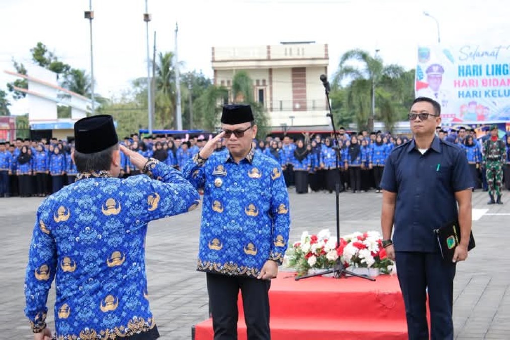Baru Masuk Kerja, Bupati Joncik Langsung Pimpin Upacara Tiga Hari Besar