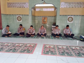 SIRAMAN ROHANI DI POLSEK TALANG UBI: MENUMBUHKAN IMAN, MENGUATKAN TUGAS