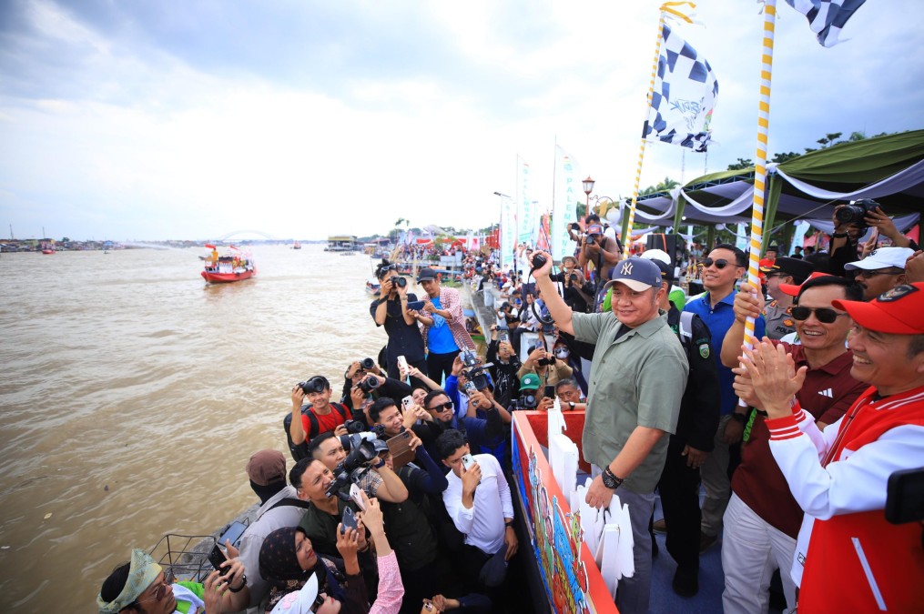 Gubernur Herman Deru Dorong Lomba Perahu Bidar Palembang Jadi Agenda Wisata Dunia