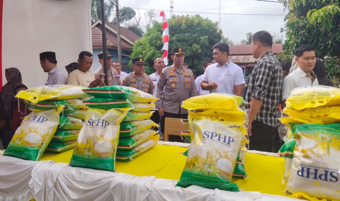Polres Musi Rawas Bersama Polsek Megang Sakti dan Bulog Gelar Gerakan Pangan Murah, 20 Ton Beras Ludes Terjual Diserbu Warga