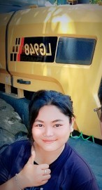 Fitriyani, Gadis Belia Musi Rawas yang Jadi Operator Loader “Pekerjaan apa pun bisa dikerjakan asalkan mau berusaha”.