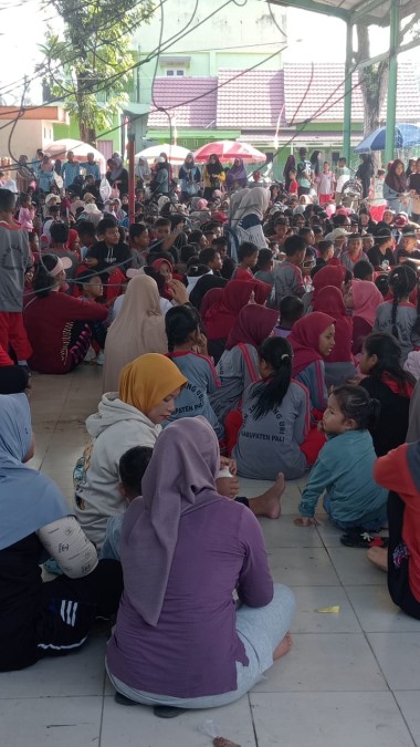 MASYARAKAT DESA TALANG AKAR RIBUAN TURUN KE JALAN MENGIKUTI JALAN SANTAI
