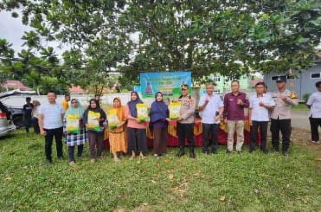 WARGA PENUKAL ABAB MEMUNCAK SAAT GERAKAN PANGAN MURAH