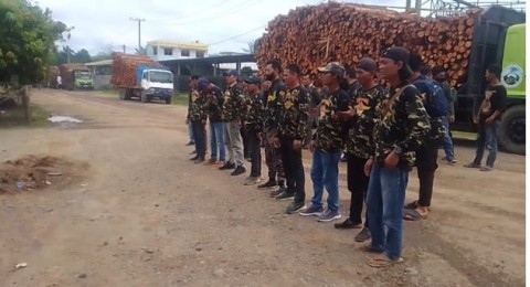 ORMAS PEMUDA PANCA MARGA MENGGELAR AKSI DAMAI DI DEPAN KANTOR BUPATI PALI