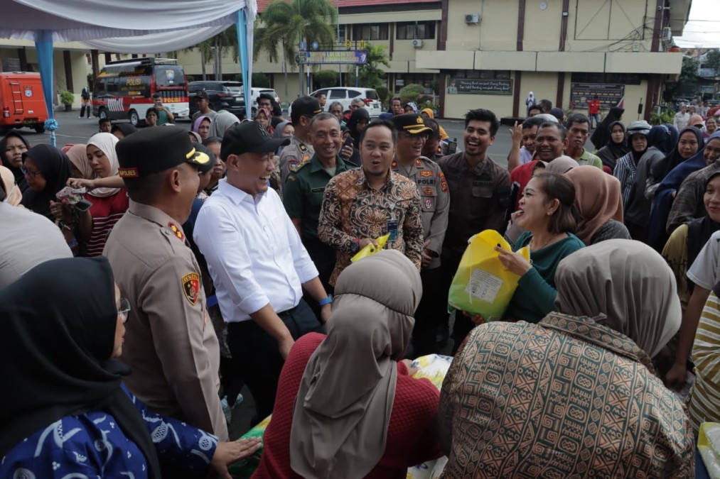 Polres Lubuk Linggau Salurkan 12 Ton Beras Murah, Warga Antusias Serbu GPM