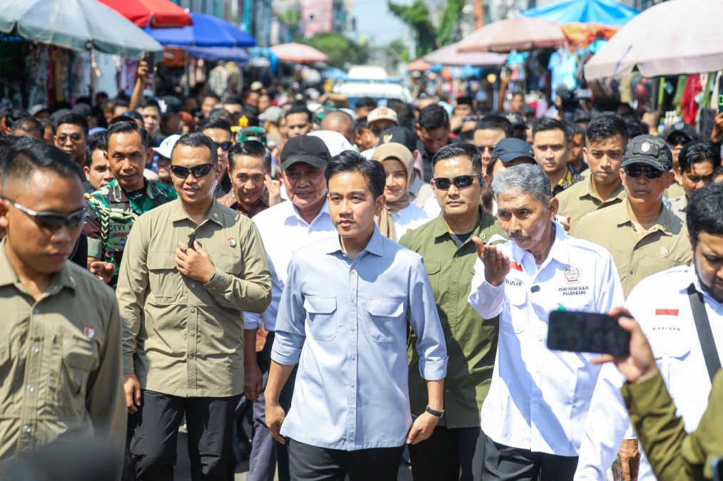 Wapres Gibran dan Gubernur Herman Deru Tunjukkan Kedekatan Pemimpin dengan Rakyat Palembang