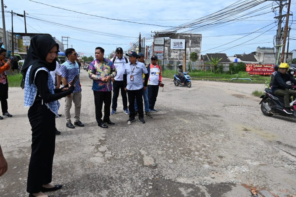 Bupati Banyuasin Tinjau Jalan Tegal Binangun, Pastikan Perbaikan Segera Dilaksanakan