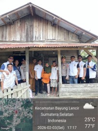Polsek Bayung Lencir Dampingi Karang Taruna Salurkan Sembako dan Bantuan Kaki Palsu