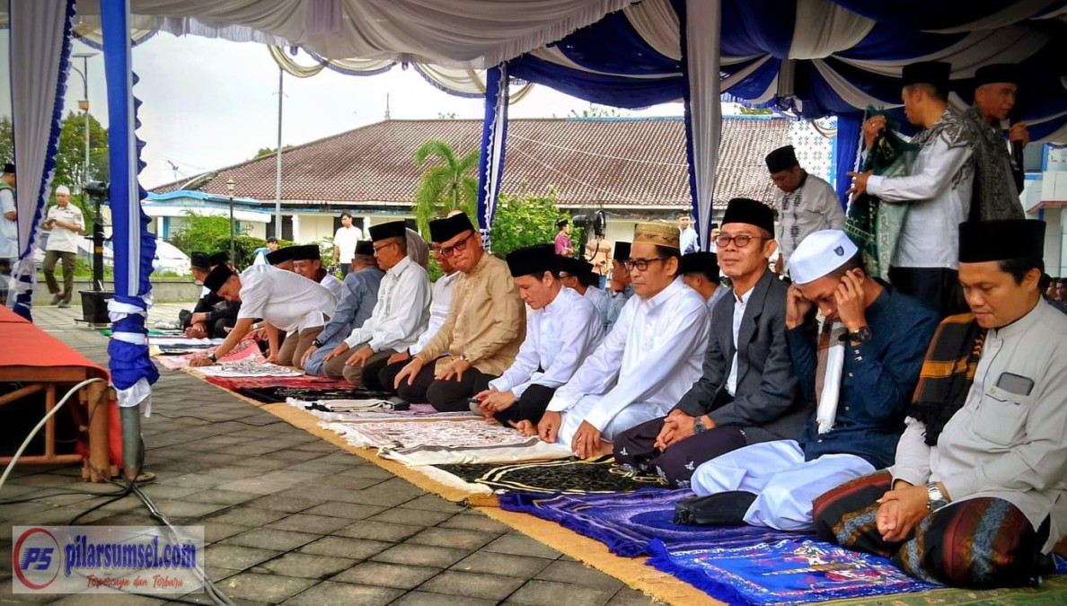 Shalat Idul Fitri Empat Lawang Berlangsung Khidmat dan Penuh Kebersamaan